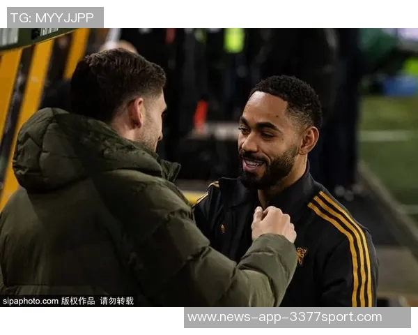 阿玛德荣获非洲杯全场最佳身穿姆伯莫球衣领奖引发热议