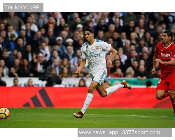 阿什拉夫积极恢复中观看皇马比赛与朋友聚会依靠助行器行走展现乐观态度